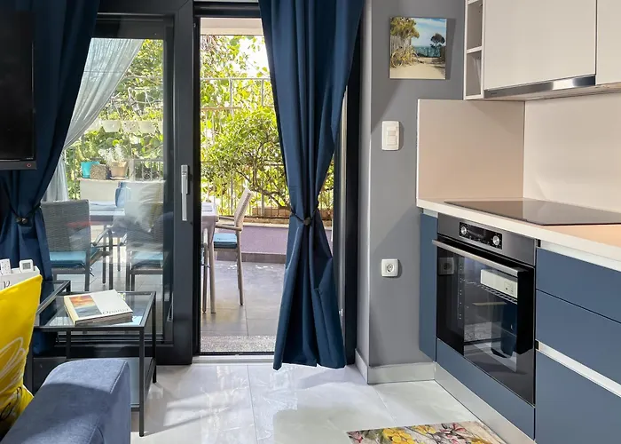 Stylish Pepa With Free Parking - Apartman