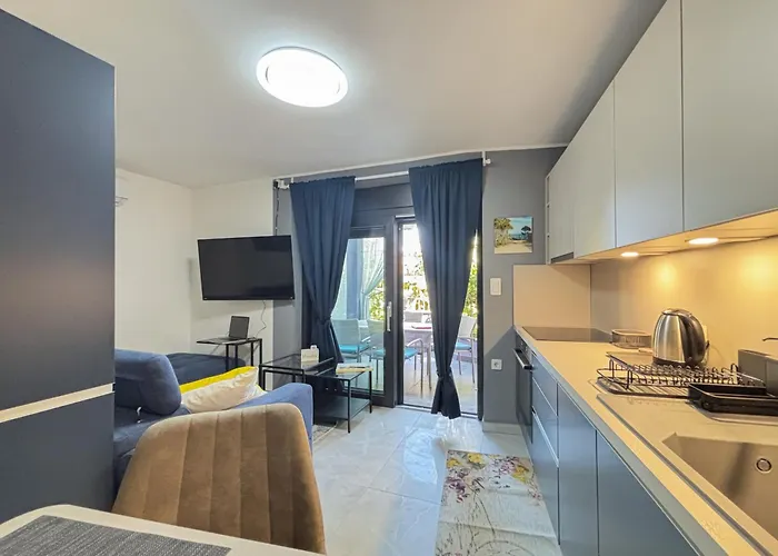 Апартаменти Stylish Pepa With Free Parking - *